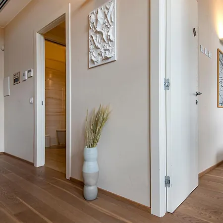 Ideal Rent - Lucini 19 Apartment